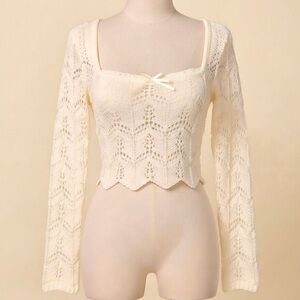 vintage urban outfitters 
long sleeve knitted crop top ✨🤍